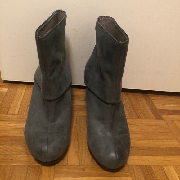 Le Saunda Leather Wedge Booties - Picture 1 of 11